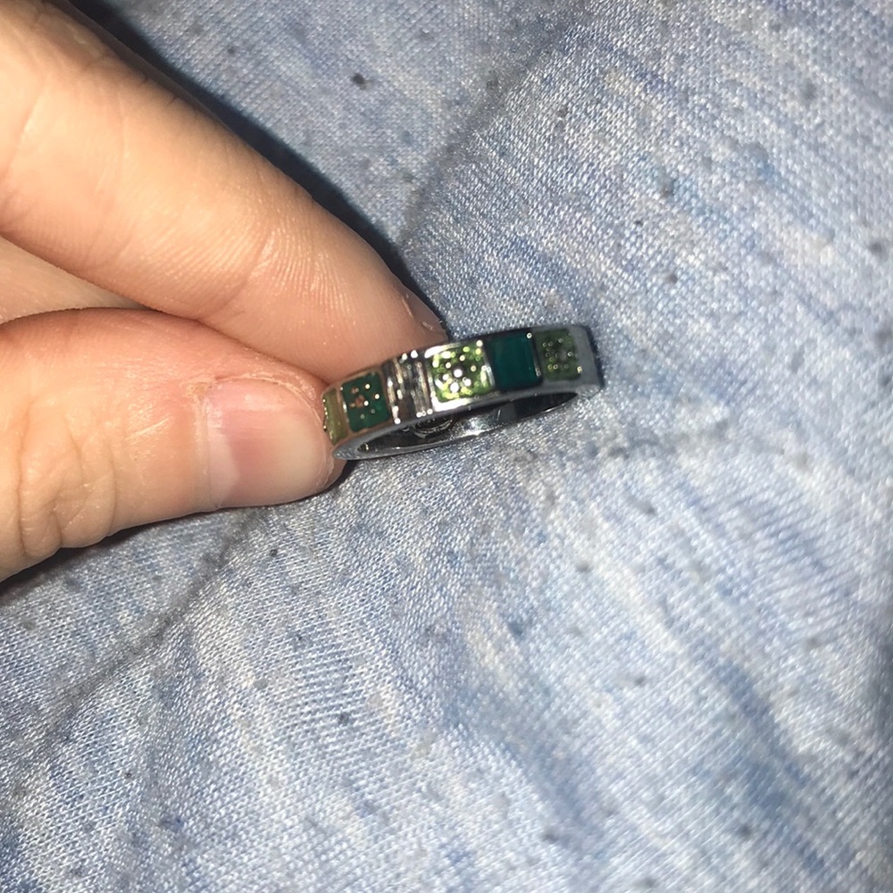 Flower ring - Picture 2 of 2